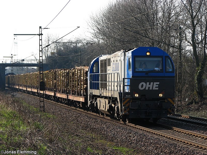 G2000 der Osthannoverschen Eisenbahn bringt einen Gterzug nach Lehrte. Aufgenommen bei Hannover-Ahlten.