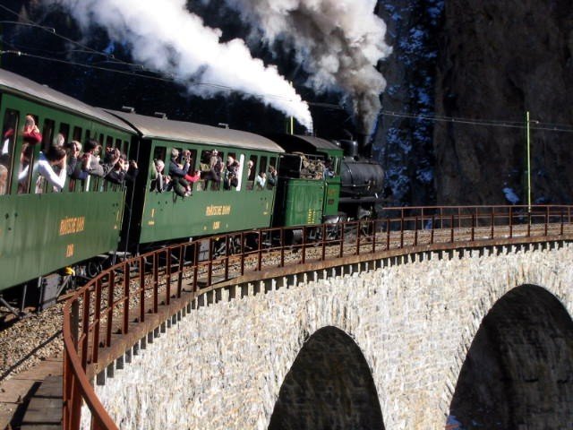 G4/5 107 am 4.2.07 auf dem Landwasserviadukt.