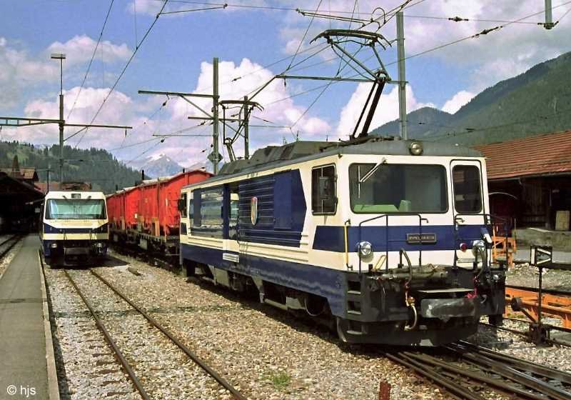GDe 4/4 6001 in Zweisimmen (6. Mai 1996). Links im Bild Ge 4/4 8002.