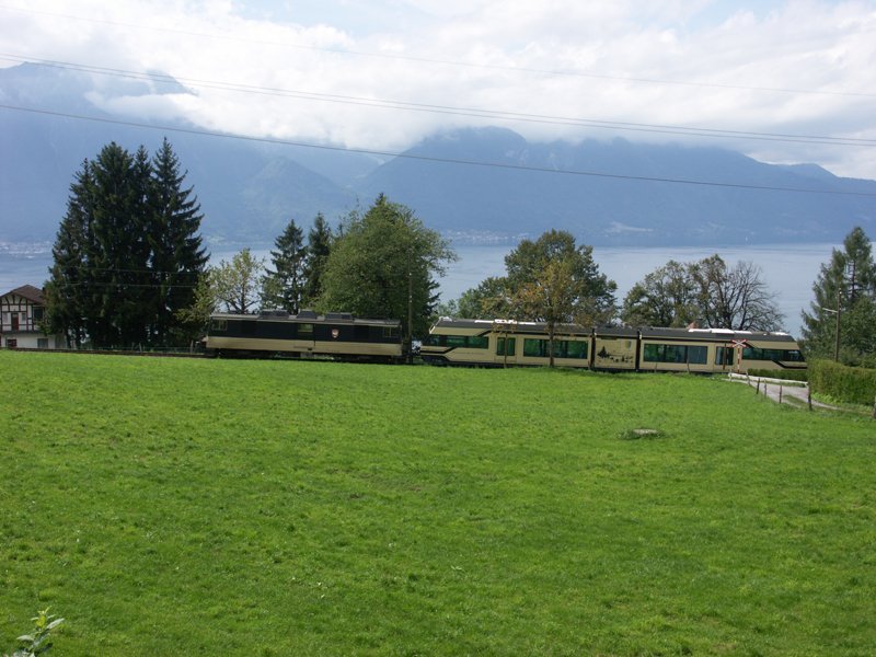 GDe 4/4 6003  Chaulin remorque la Be 2/6 7001 en panne  Chernex pour rparation 28.06.2005