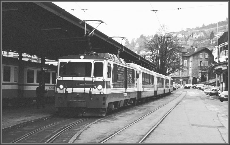 GDe 4/4 mit PanoramicExpress in Montreux. (Archiv 03/87)