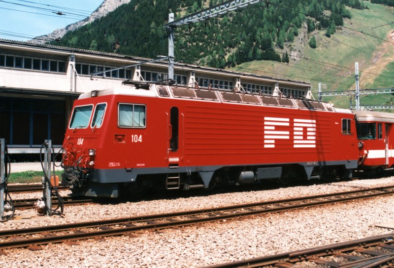 Ge 4_4 104 der FO am 26.5.1999 in Andermatt.