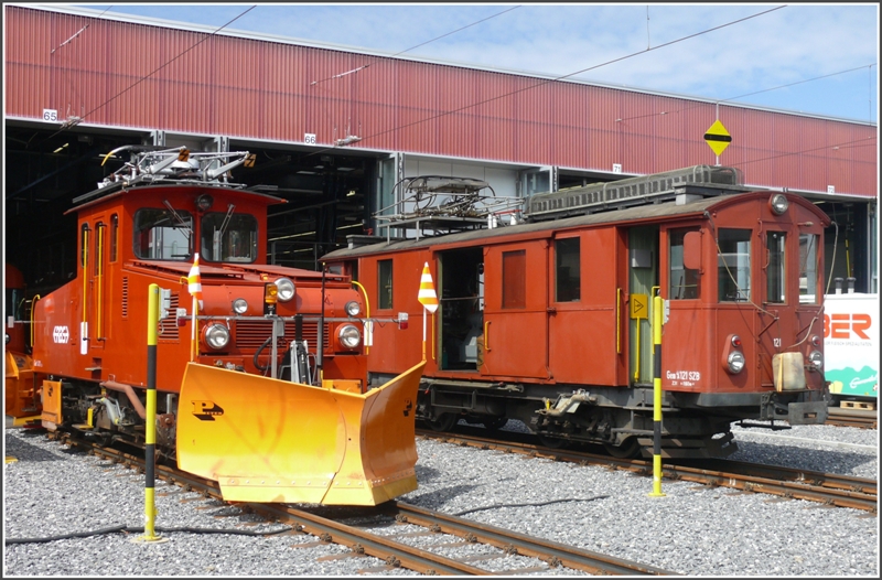 Ge 4/4 112 und Gem 4/4 121 ex SZB im Depot Worbboden (22.08.2009)