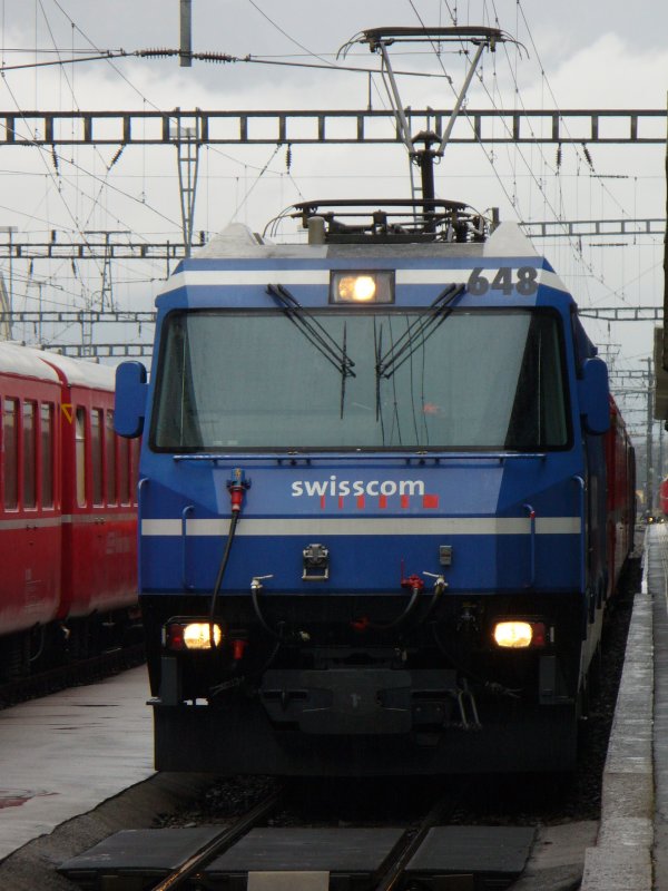 Ge 4/4 648 mit Swisscom Vollwerbung im RhB Bahnhof von Landquart am 29.10.2006