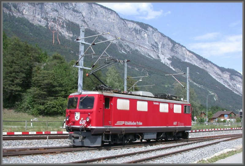 Ge 4/4 I 607  Surselva  auf dem Weg von den Emser Werken nach Domat/Ems. (24.05.2007)