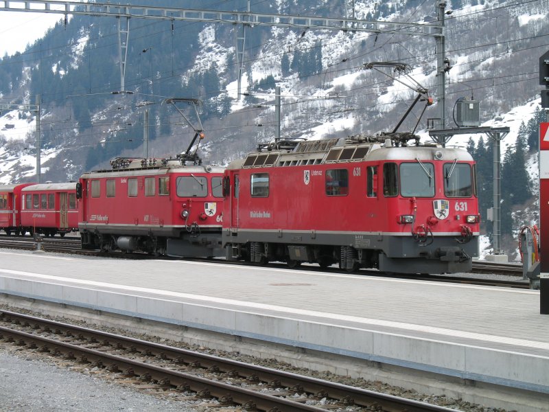 Ge 4/4 I 607  Surselva  und Ge 4/4 II 631  Untervaz  warten am 07.04.09 in Disentis auf neue Dienste. 
Die 631 hat zuvor den Glacier Express D903 ab 11:15h in Chur bis Disentis gezogen.
