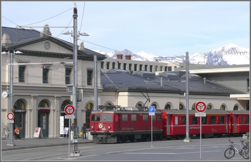 Ge 4/4 I 610  Viamala  macht sich auf den Weg nach Arosa. Chur Pahnhofplatz Gleis 2. (15.03.2008)