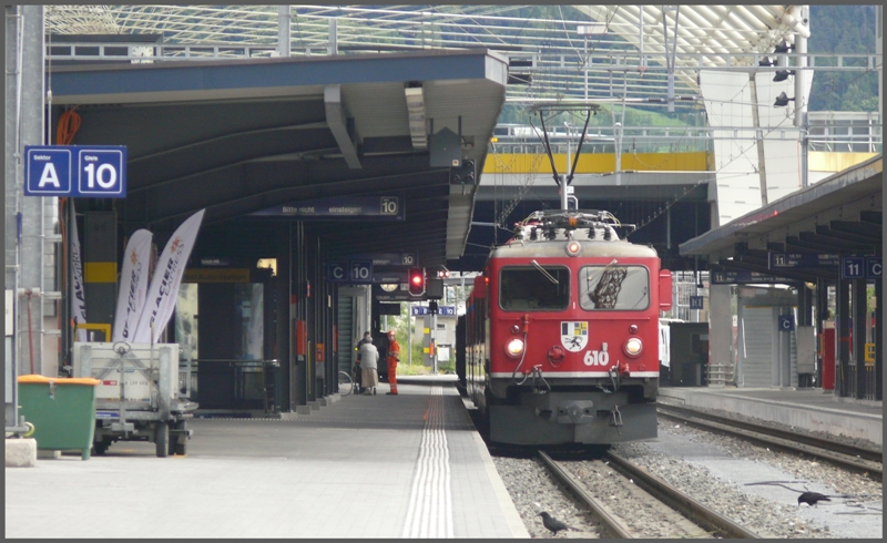 Ge 4/4 I 610  Viamala  ist soeben mit dem BerninaExpress 950 auf Gleis 10 in Chur angekommen. (23.06.2009)