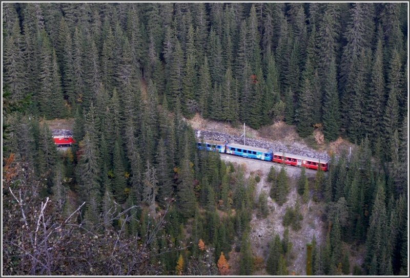 Ge 4/4 II 523 Bonaduz fhrt mit dem R1425 unterhalb der Ausweichstelle Haspelgrube Richtung Arosa. (14.10.2008)