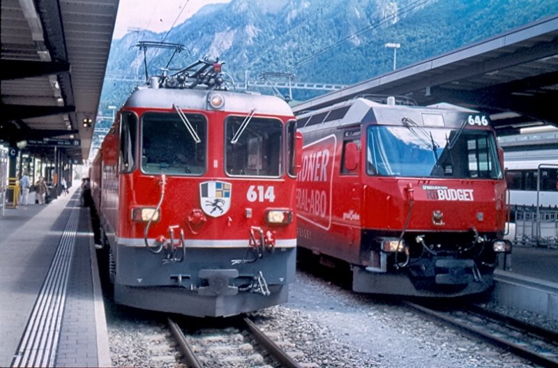 Ge 4/4 II 614 und Ge 4/4 II 646 in trauter Zweisamkeit im Bahnhof von Chur.