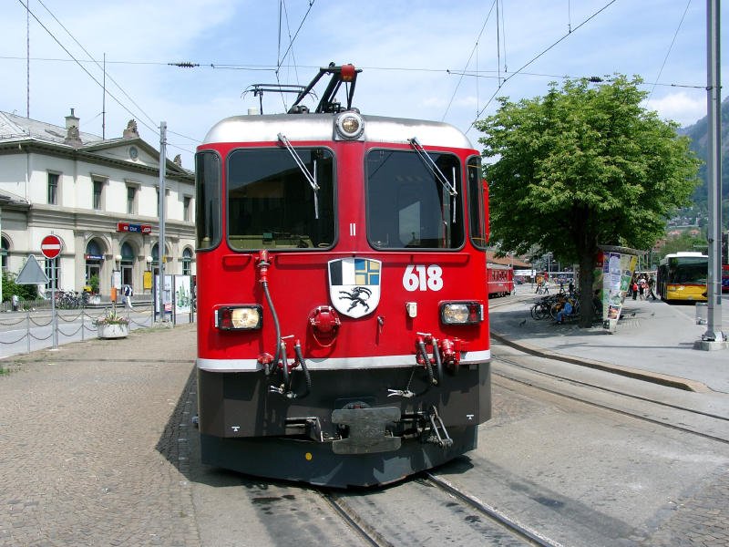 Ge 4/4 II 618  Bergn/Bravuogn  auf dem alten Bahnhofsvorplatz in Chur. 24.05.2003.
