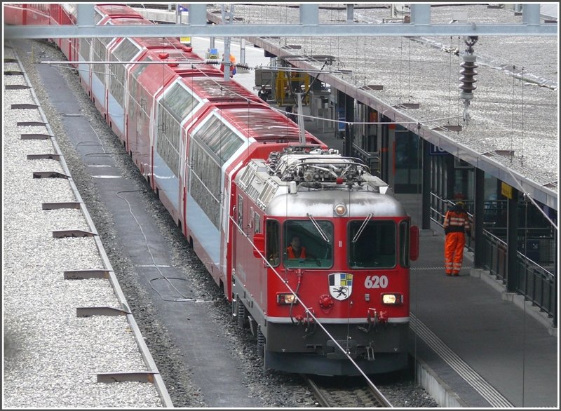 Ge 4/4 II 620  Zernez  mit Glacier Express in Chur. (18.03.2008)