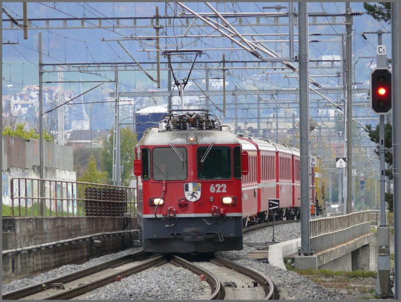 Ge 4/4 II 622  Arosa  mit Regioexpress nach Davos Platz bei der Einfahrt in Haldenstein. (22.10.2007)