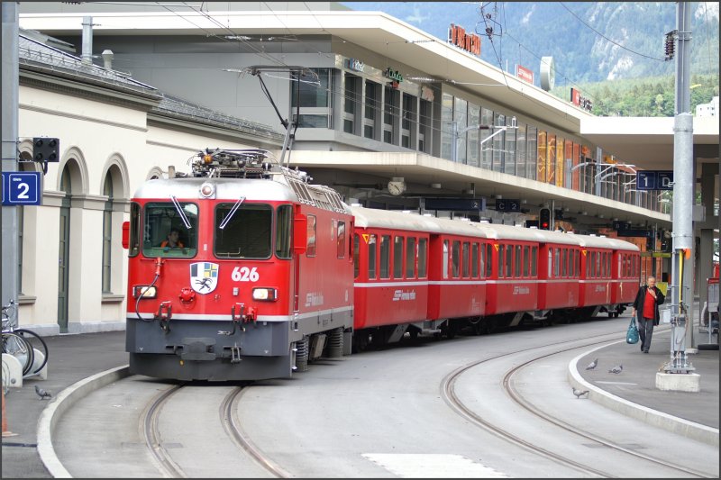 Ge 4/4 II 626  Malans  auf Gleis 2 am Churer Bahnhofplatz. (04.07.2007)