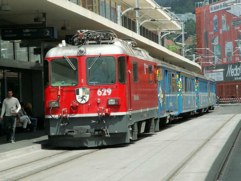 Ge 4/4 II 629 steht abgebgelt mit dem Arosa-Express zur nchsten Abfahrt nach Arosa bereit.Chur 03.06.07