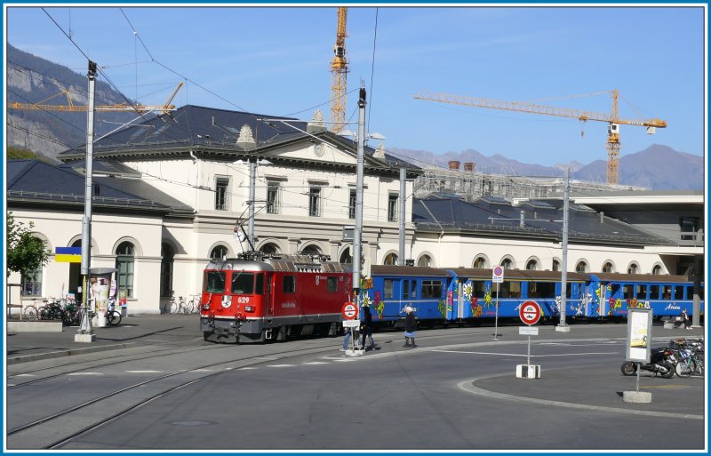 Ge 4/4 II 629  Tiefencastel  bei der Einfahrt auf Gleis 2 am Churer Bahnhof. (14.10.2007)