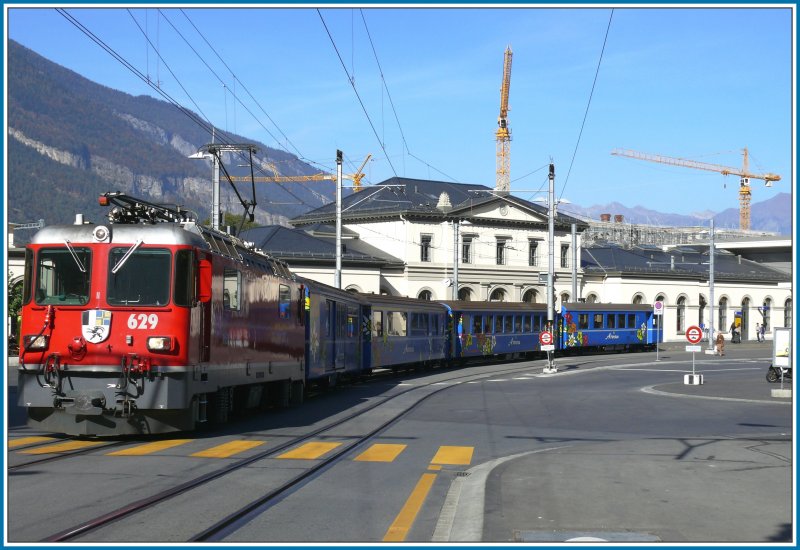 Ge 4/4 II 629  Tiefencastel  verlsst Chur Richtung Arosa mit den Wagen des ehemaligen Arosa Express. (14.10.2007)