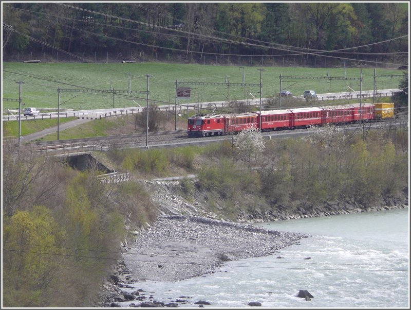 Ge 4/4 II 630 mit RE 1253 nach Scuol-Tarasp an gleicher Stelle wie vorher IR 782 der SBB.(18.04.2008)