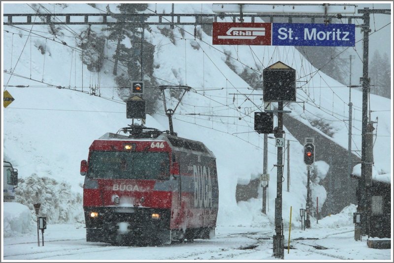 Ge 4/4 III 646  Sta.Maria/Val Mstair  sucht ihren Weg durch das Schneegesber in St.Moritz. (17.02.2009)