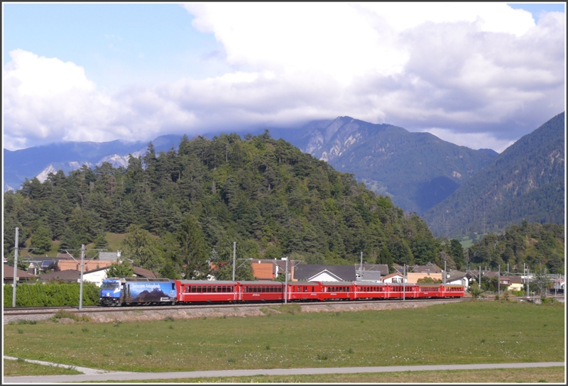 Ge 4/4 III 647  Grsch  zieht den RE1153 nach St.Moritz (14.09.2009)