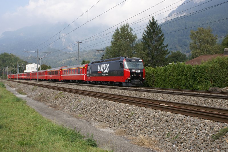 Ge 4/4 III 648 nhert sich am 12.9.09 Domat/Ems.