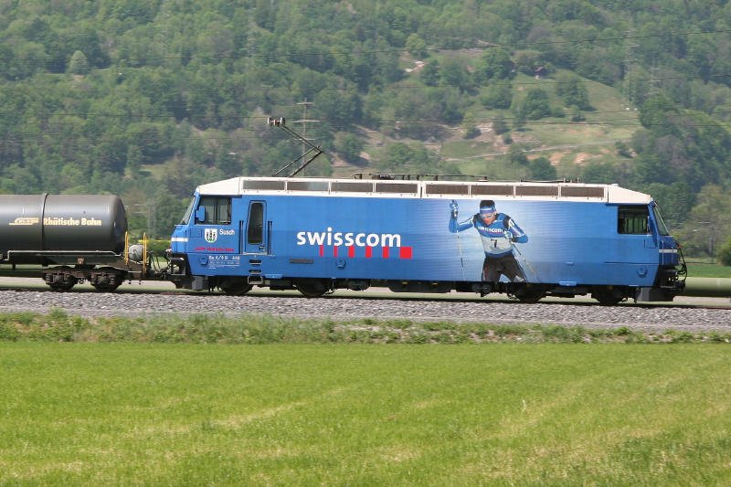 Ge 4/4 III 648  Susch  mit Werbung fr  Swisscom  am 1.05.2007 zwischen Igis und Zizers.