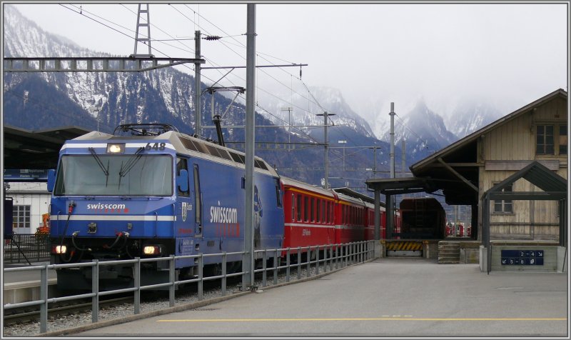 Ge 4/4 III 648  Susch  wartet in Landquart auf Anschlussreisende nach Davos Platz. (16.01.2008)