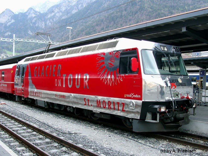 Ge 4/4 III 651  Fideris  machte im Jubilumsjahr 2005 Werbung fr  75 Jahre Glacier-Express  hier in Chur am 23.04.2005. Man beachte die Logos fr  75 Jahre  die hier noch drauf sind.