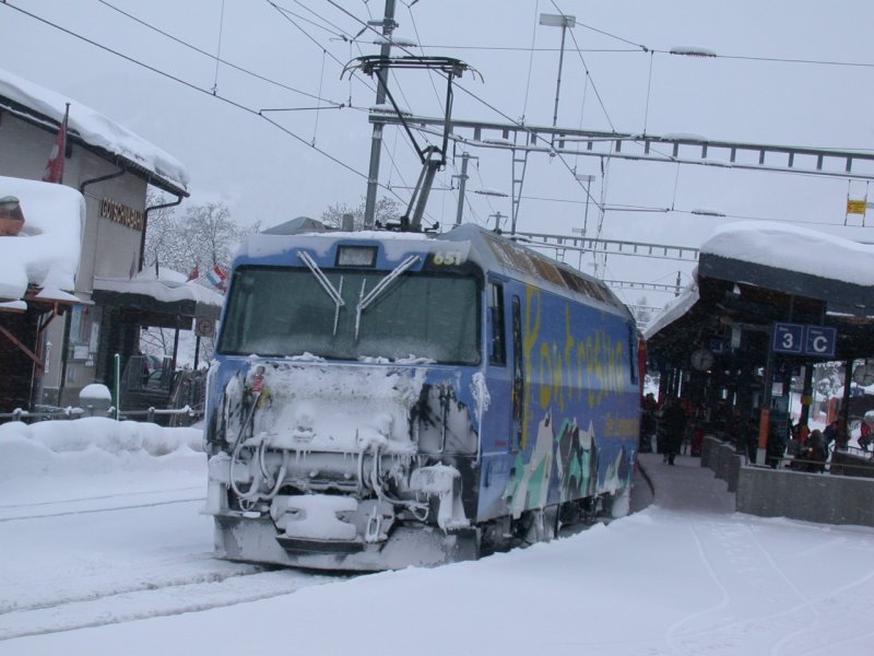 Ge 4/4 III 651  Fideris  in Klosters (14.02.2005) Der Lungenzug verspricht gute Luft in Pontresina.