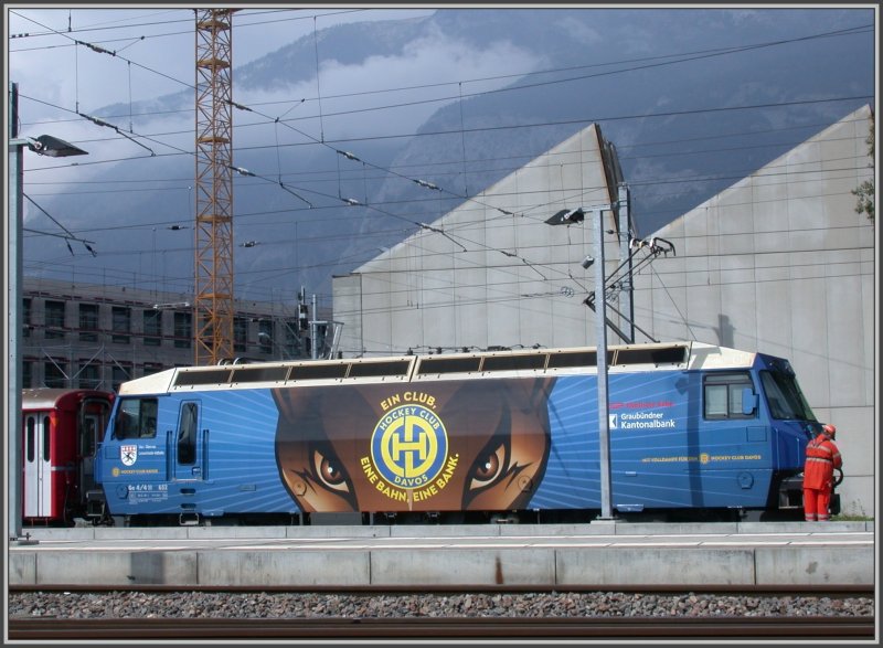 Ge 4/4 III 652 Vaz/Obervaz mit Hockeyclub Davos Werbung vor dem im Abriss befindlichen HW Gebude in Chur. (15.09.2007)
