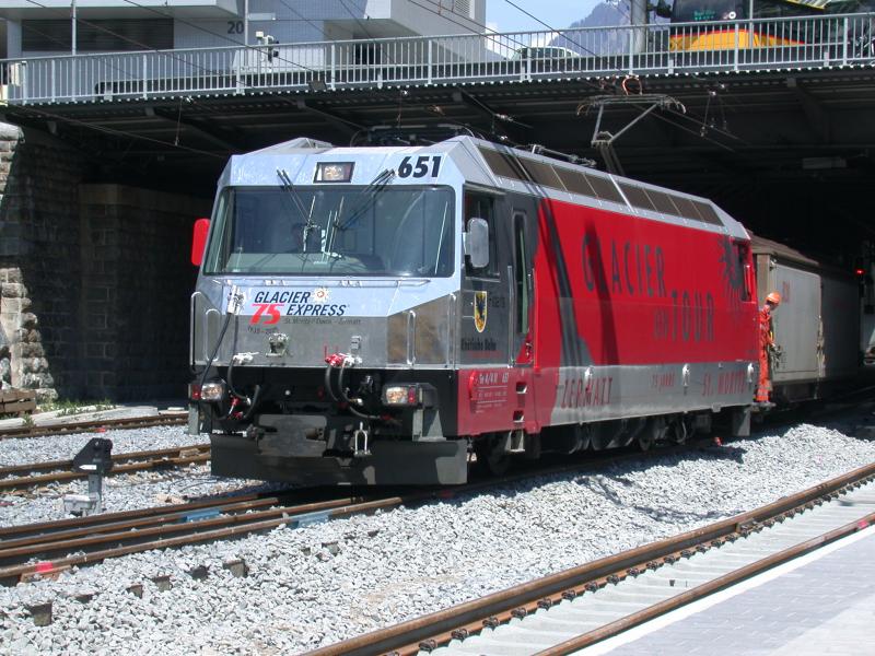 Ge 4/4 III No 651  Fideris  und 75 Jahre Glacier-Express in Chur.
(11.05.2005)