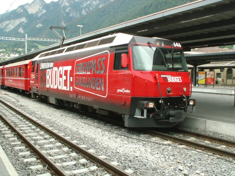 Ge 4/4 III Nr.646 vor einem Schnellzug nach Disentis am 02.07.05 in Chur.