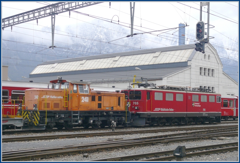 Ge 5/6 II 705  Ponresina/Puntraschigna  und Gm 4/4 241 in Landquart. (18.10.2009)