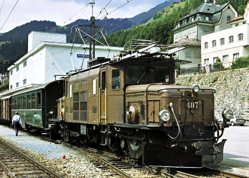 Ge 6/6 I 407 in Disentis/Mustr (28. August 1984)