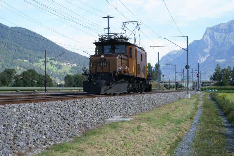 Ge 6/6 I 414 befindet sich am 19.8.08 kurz vor Zizers.