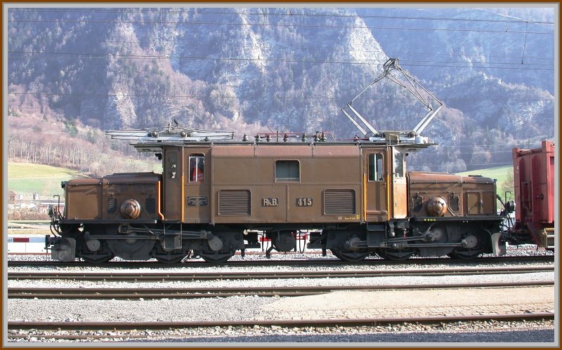Ge 6/6 I 415 mit Gterlast in Untervaz. (19.02.2007)