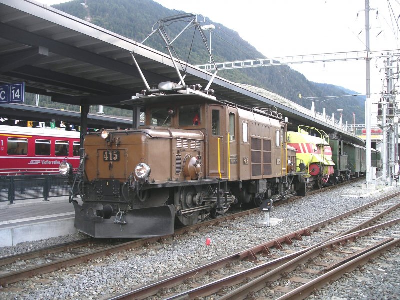 Ge 6/6 I  Krokodil  415 wartet mit dem Lschwagen, der Dampflok G 3/4 I Rhtia und einigen historischen Personenwagen am Gleis 14 in Chur auf die Abfahrt Richtung Landquart. (15.09.2006)