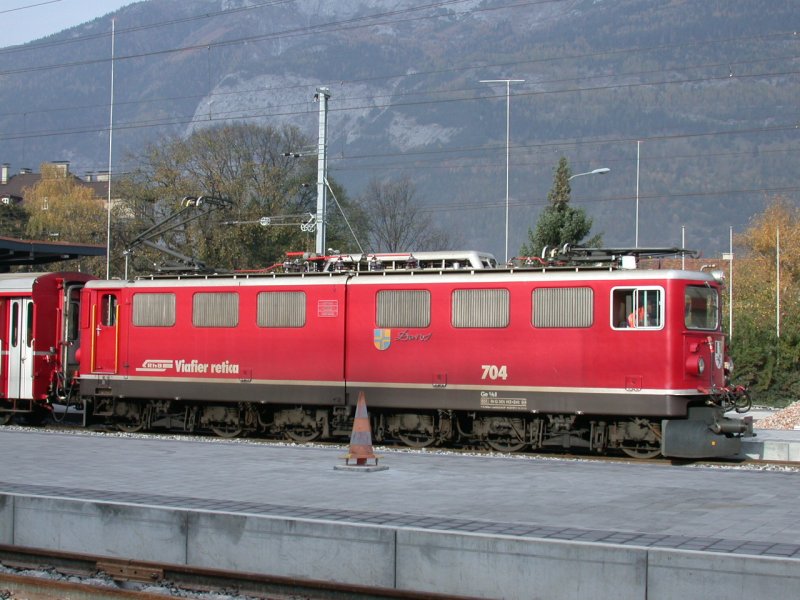 Ge 6/6 II 704  Davos  in Chur am 04.11.04