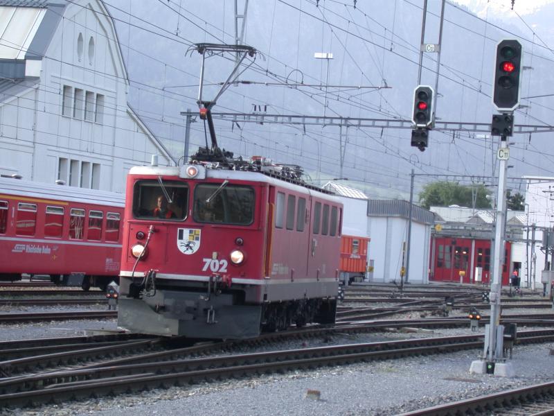 Ge 6/6 No702  Curia  rangiert in Landquart.(12.05.2005)