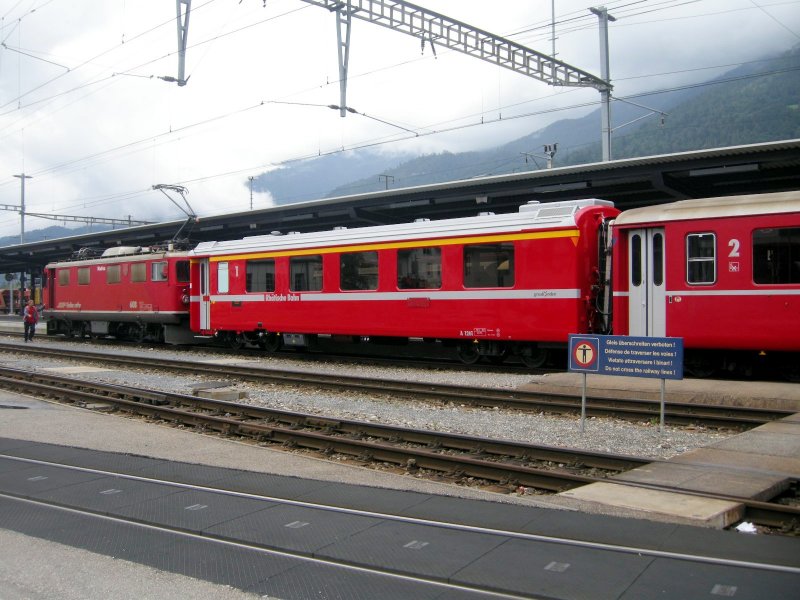 Ge4/4l am 15.8.08 in Landquart.Dieser Zug ist wahrscheinlich von Scual gekommen.Ich weiss auch nicht wieso eine Ge4/4l auf dieser Linie eingesetzt wurde.In Landquart wurde dieser Zug durch eine normale Komposition ersetzt.