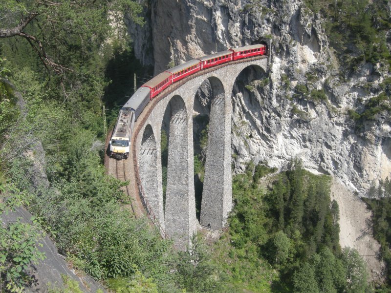 Ge4/4lll am 2.7.08 auf dem Landwasserviadukt.
