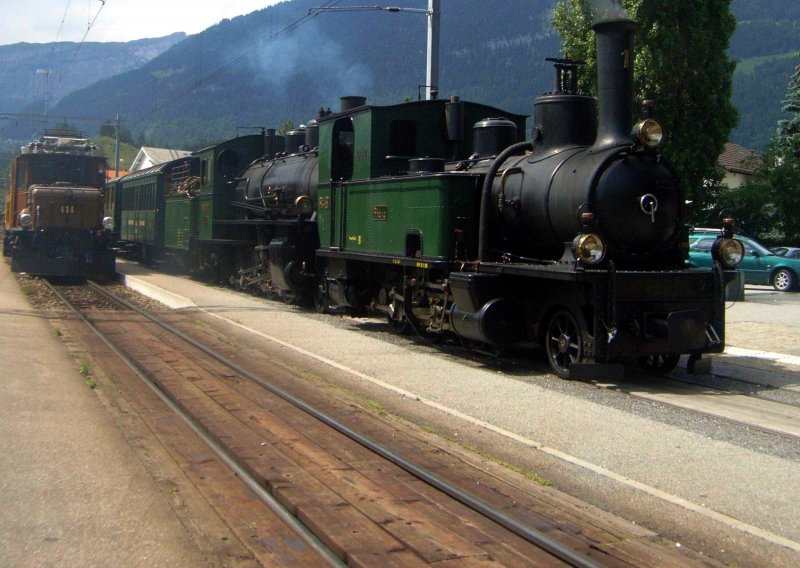 Ge6/6l 414,G4/5 107 und G3/4 1 am 10.6.07 in Bonaduz.