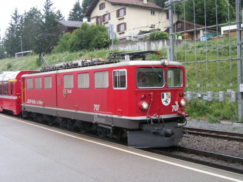 Ge6/6ll 707 mit Berninaexpress am 7.6.08 in Tiefencastel.