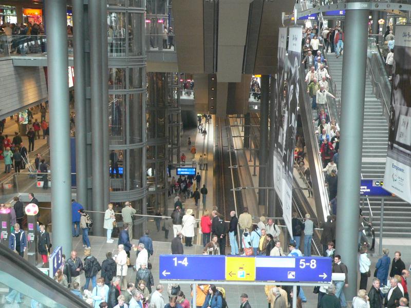 Gedr�nge am Hauptbahnhof. 27.5.06