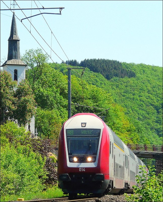 Gegenlichtaufnahme des Steuerwagens 014 in Michelau. 11.05.08