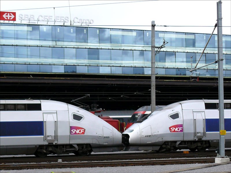 Gekuppelte Triebkpfe TGV POS 4405 und 4410; Basel SBB, 25.03.2009
