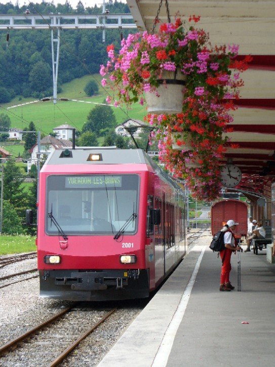 Gelenktriebwagen GTW // Be 2/6 2001 der Schmalspurbahn von Yverdon nach Ste.Croix ( Travys Gruppe ) im Bahnhof von Ste.Croix am 30.07.2006