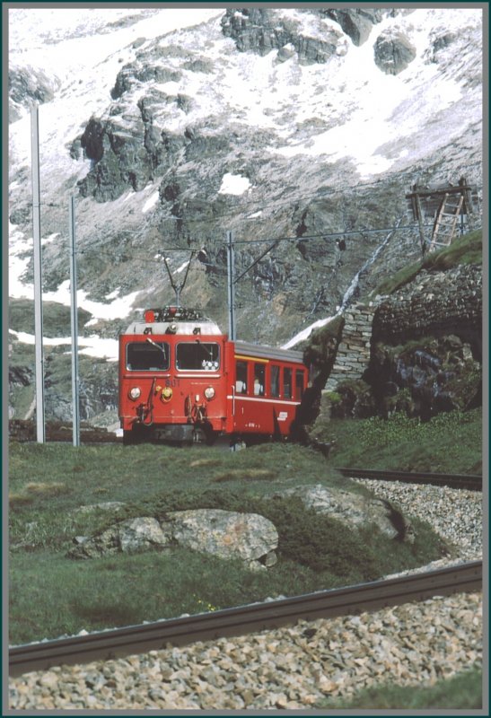 Gem 4/4 801 kurvt aus der Station Alp Grm. (Archiv  06/83)