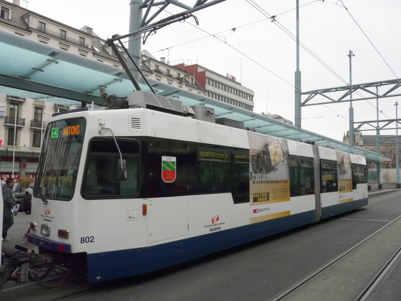 Genf - Tram Be 4/6  802 unterwegs auf der Linie 13 am 03.01.2009