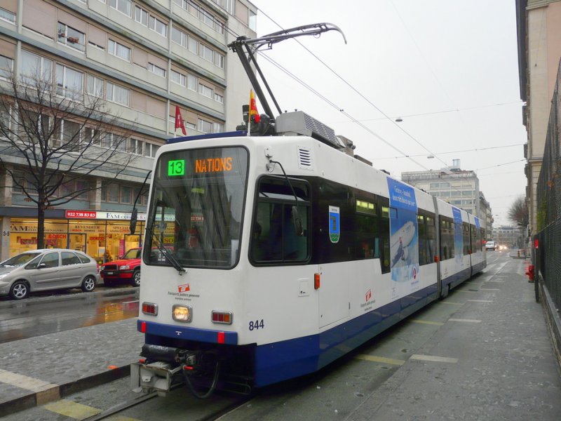 Genf - Tram Be 4/8 844 unterwegs auf der Linie 13 am 31.12.2008